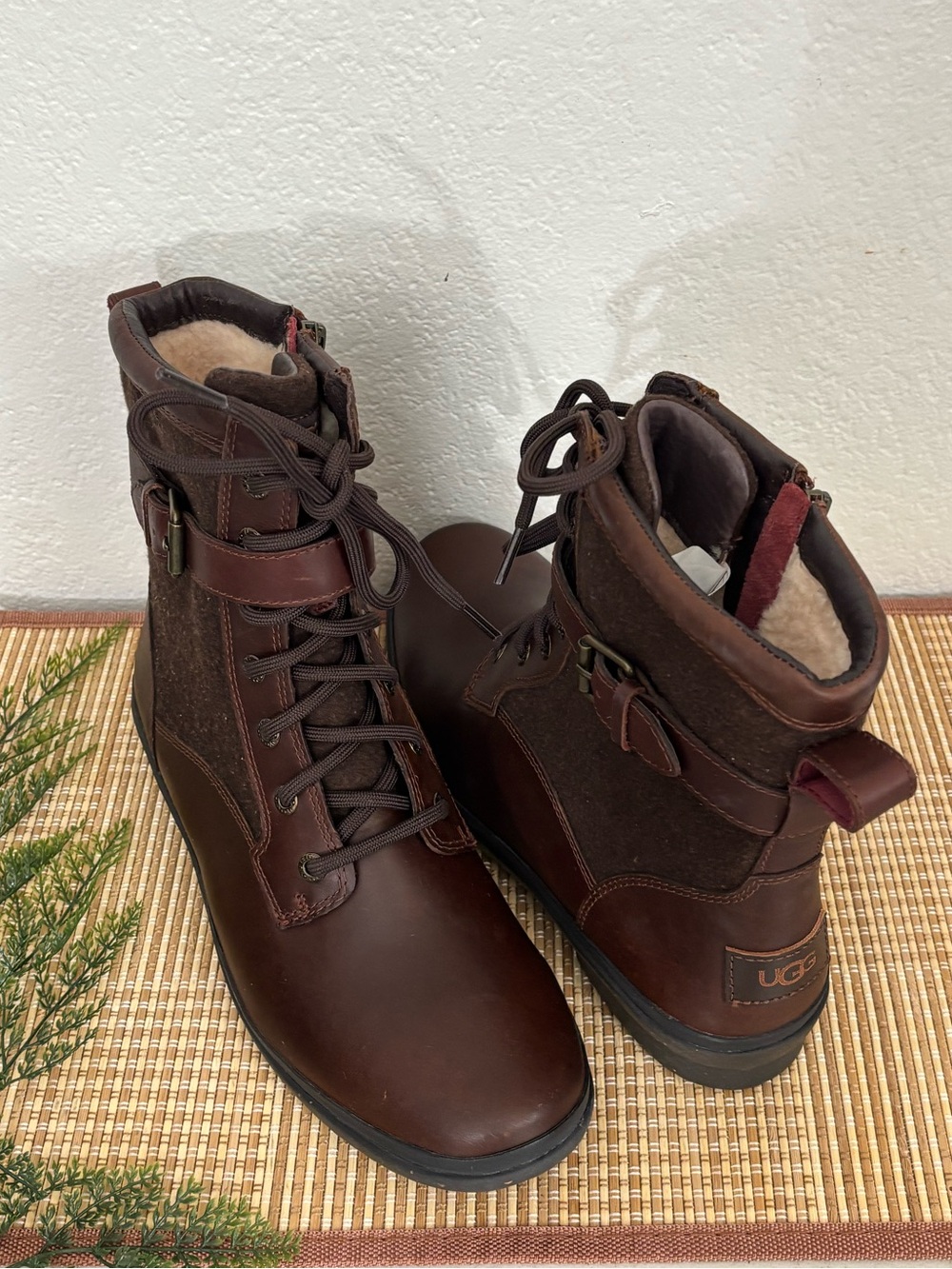 UGG Woman 1005264 Waterproof Lace Up Bootie Size: 9